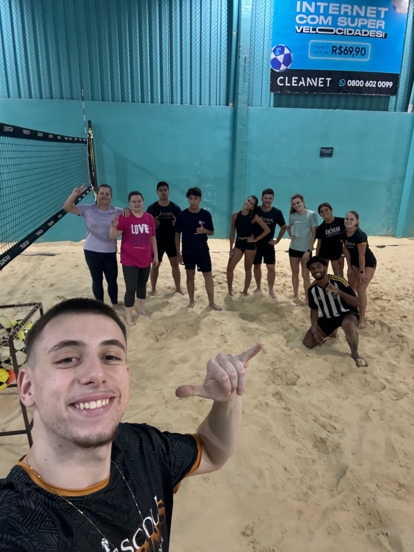 Turma da noite reunida após o treino
